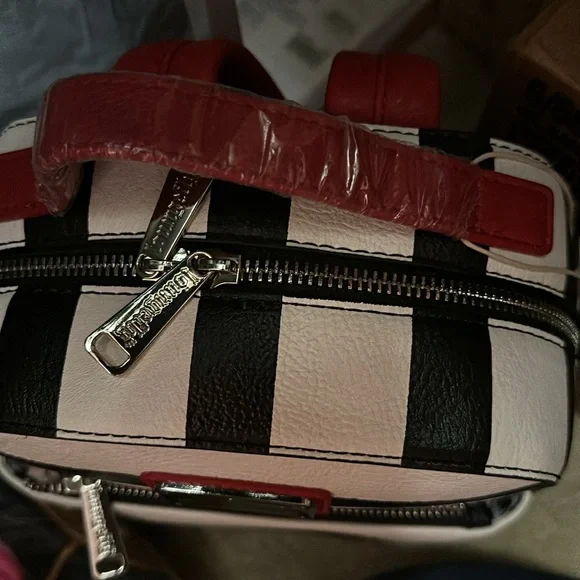 NWT Loungefly 101 Dalmatian backpack - Picture 4 of 6